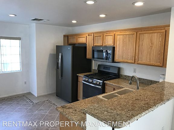3rd image of 1821 W Hammer Ln