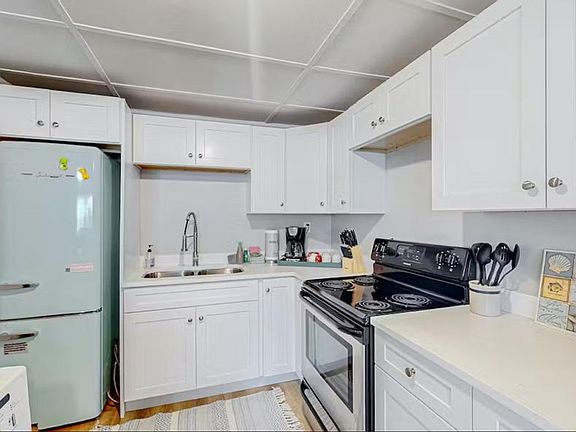 4th image of 7304 Beach Dr