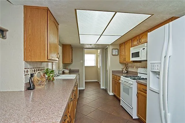 W Spring Creek Pkwy, Plano — Photo 4