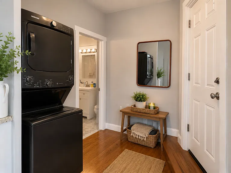 320 W Wilson St — Photo 4