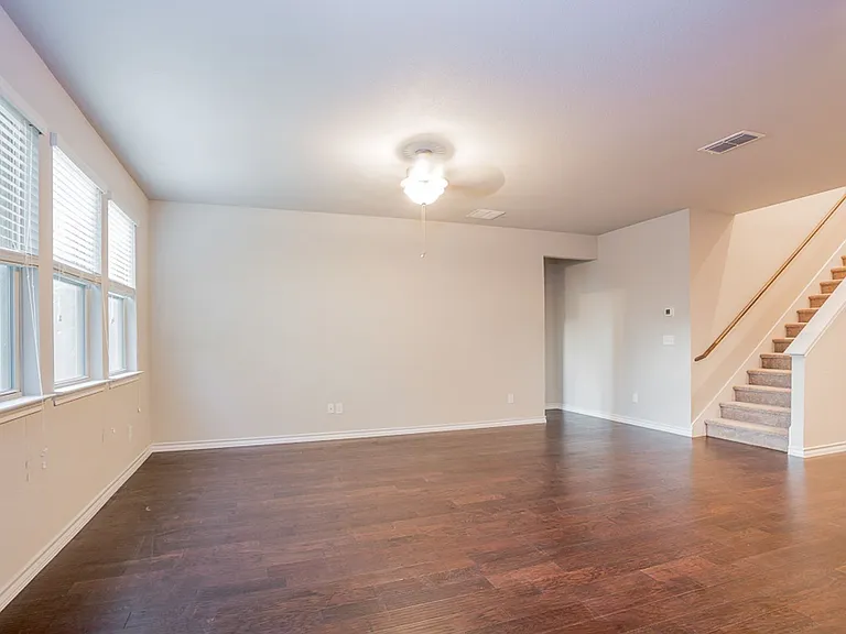 1348 Eagle Ray St — Photo 4