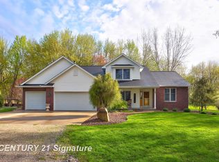 2555 E Mallard Lake Trl, Midland, MI 48640