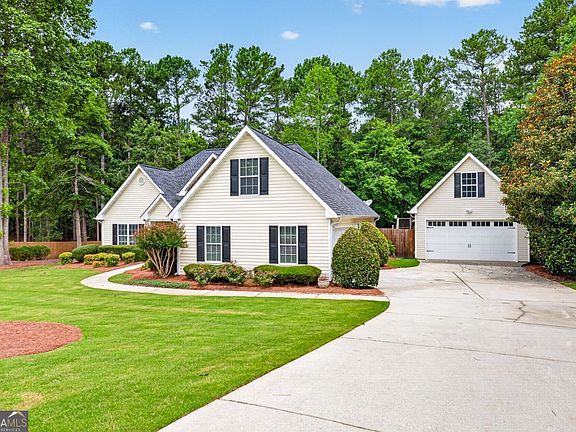 2nd image of 836 Winding Grove Ln