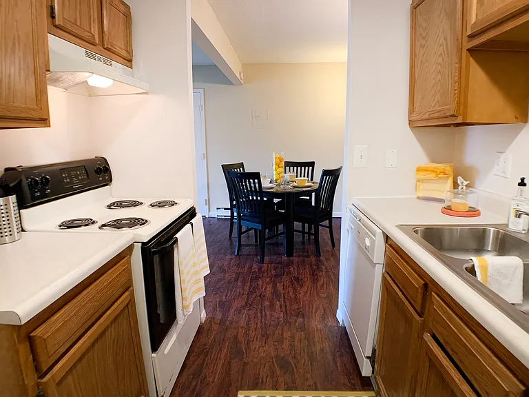 Crown Station Apartments — Photo 39