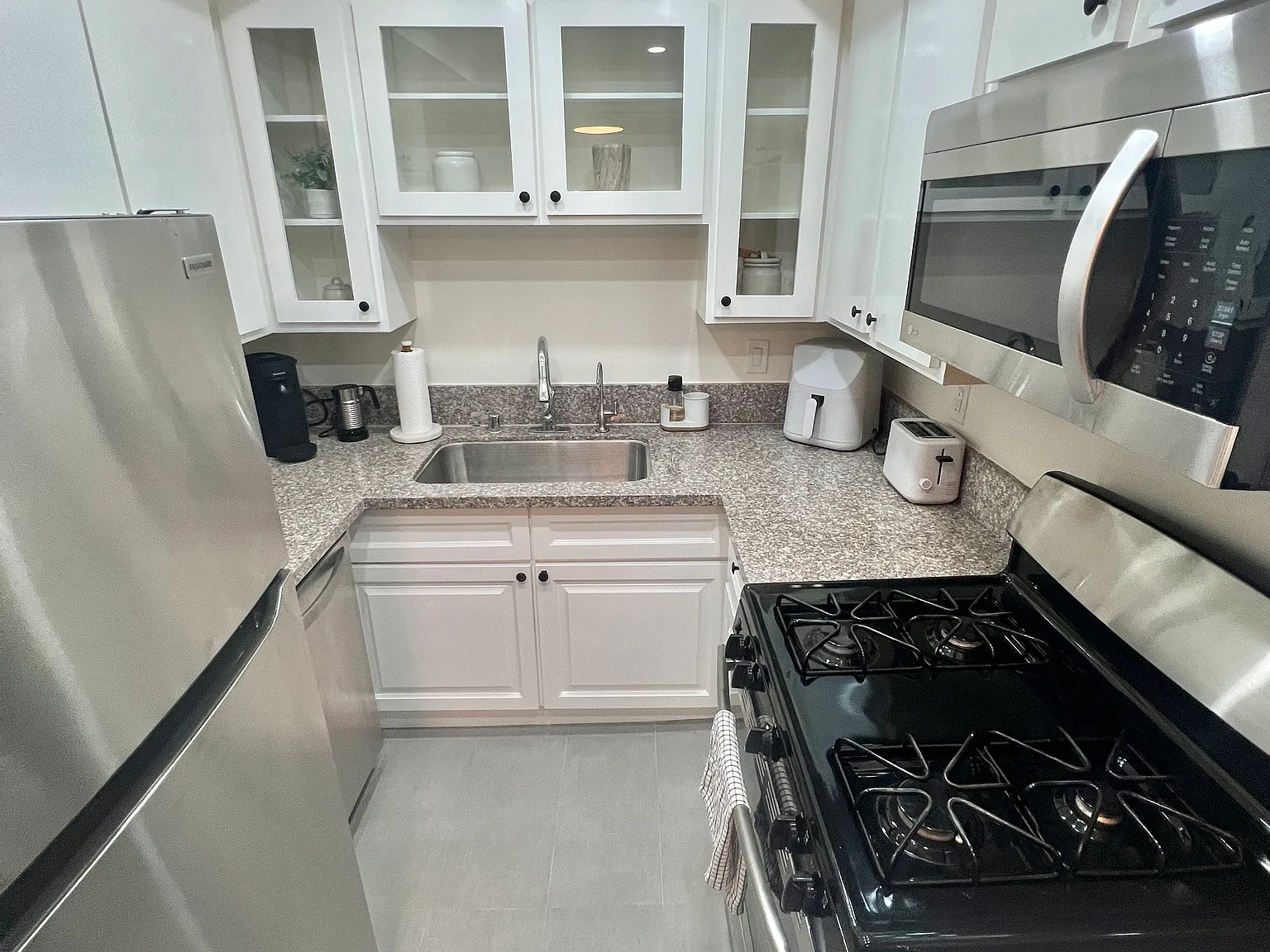 2 bed, 800 sqft, $2,800 — Photo 1