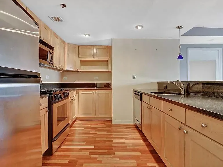 700 1st St #15F — Photo 10