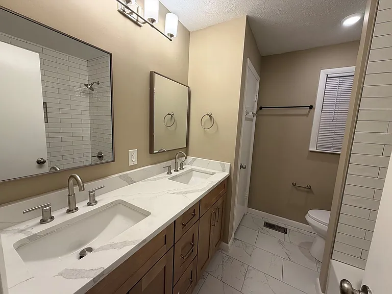 535 Godfrey Ln — Photo 3