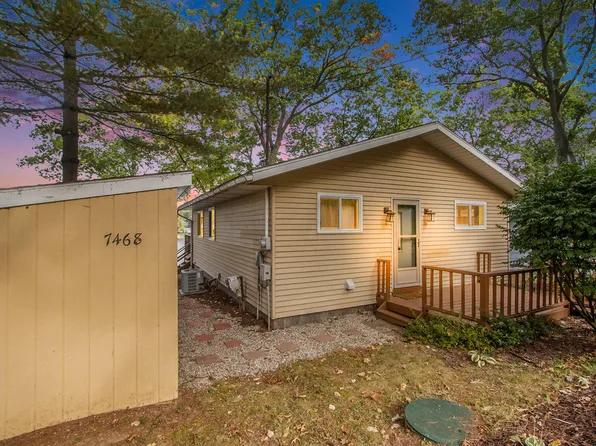 7468 S Crooked Lake Dr, Delton, MI 49046