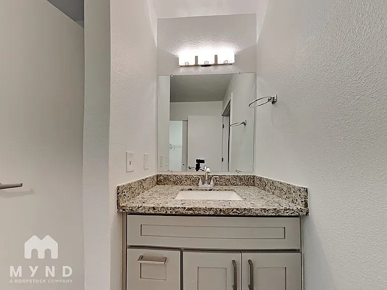 9805 Avondale Rd NE #L138 — Photo 9