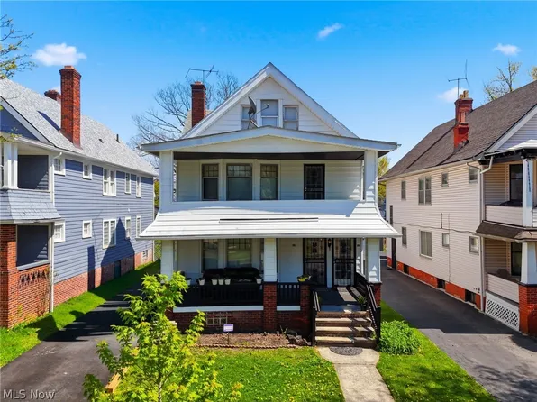 829 Helmsdale Rd, Cleveland Heights, OH 44112