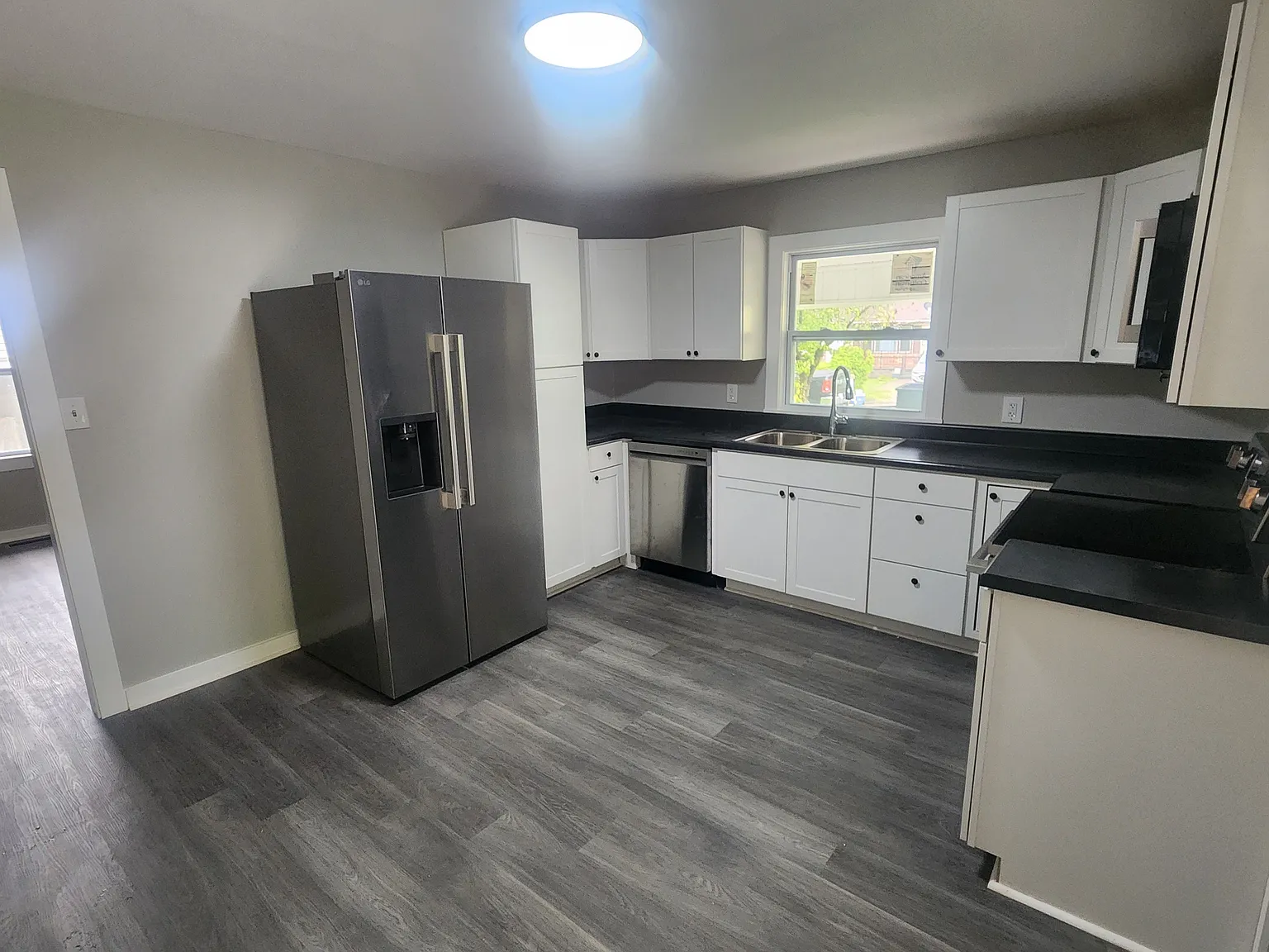 2621 Louise Avenue - 1 — Photo 2