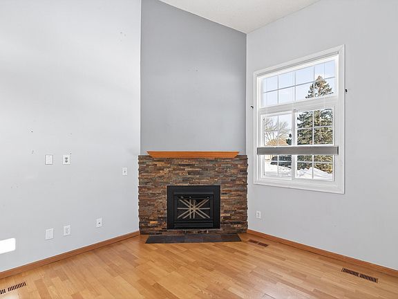 5th image of 15522 Garnet Way #102