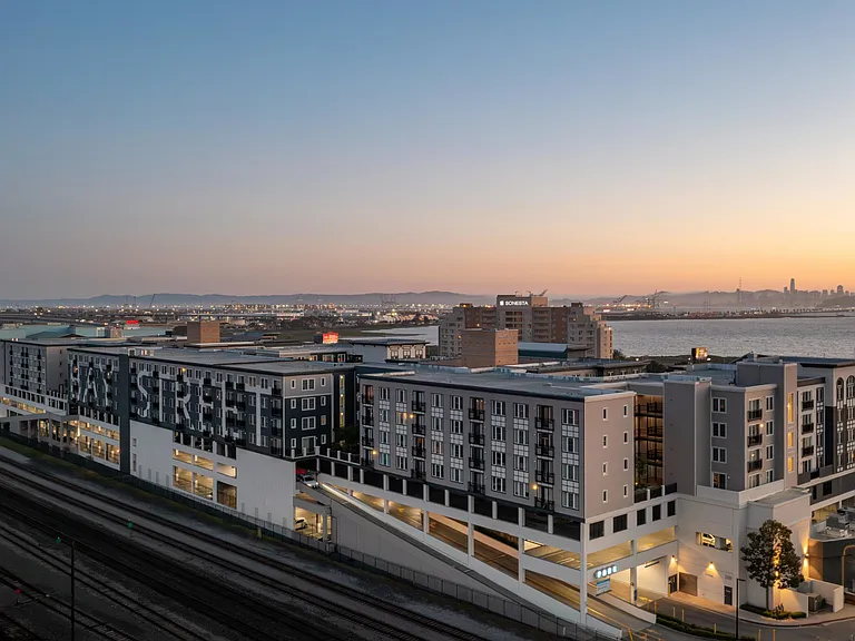 Bay House Emeryville — Photo 26