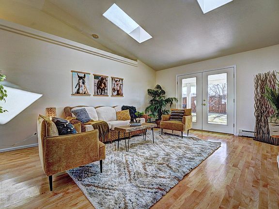 4th image of 1460 Powell St