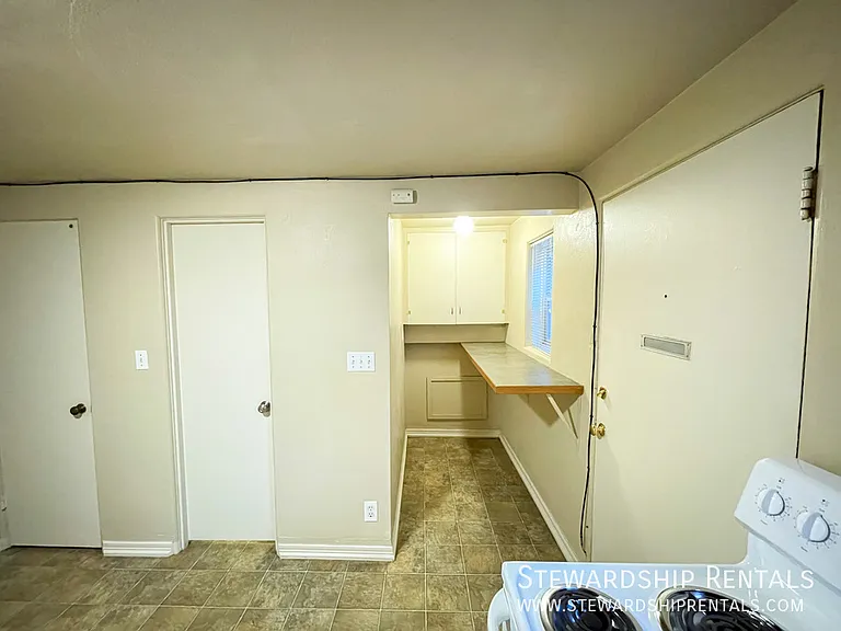 942 E 18th Ave #12 — Photo 6