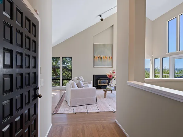 47 El Gavilan Rd, Orinda, CA 94563