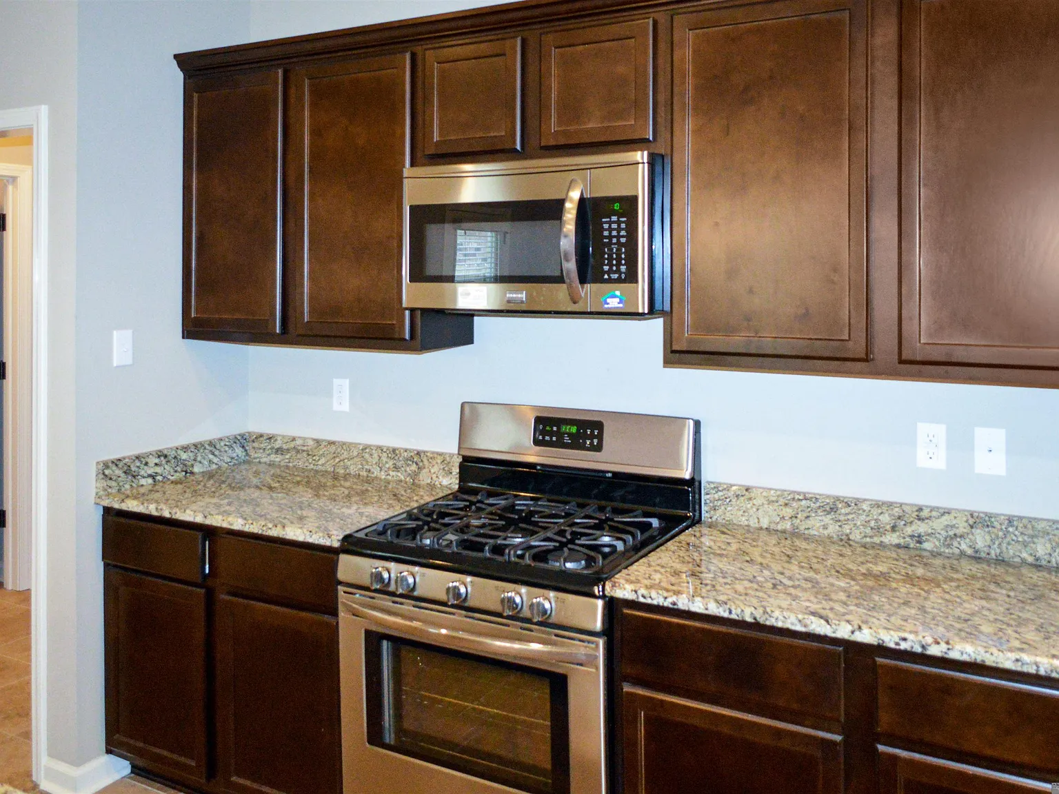 3 bed, 1707 sqft, $2,100 — Photo 3
