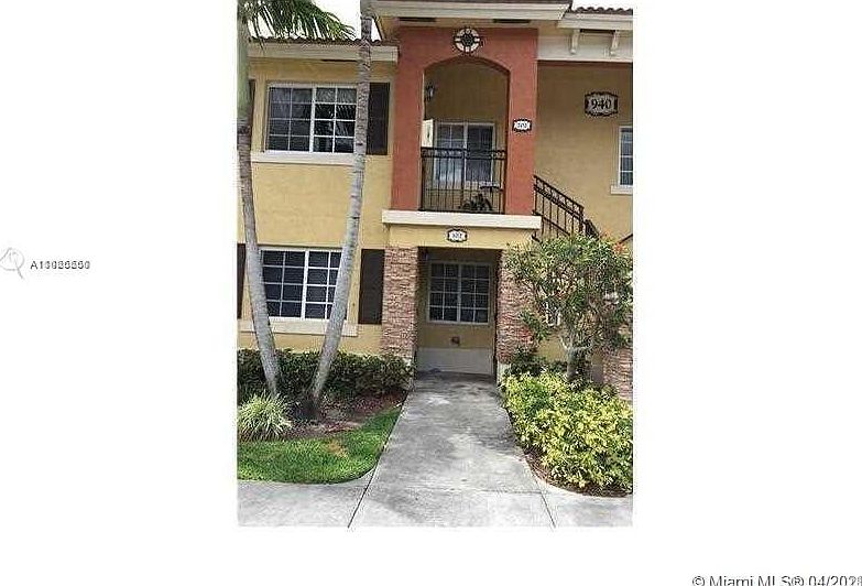 1st image of 940 NE 34th Ave Unit 102