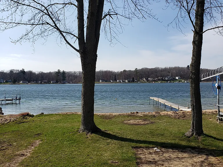 16887 Shawano Dr NE — Photo 2