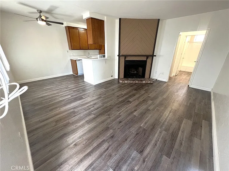 14817 Sylvan St #6 — Photo 3