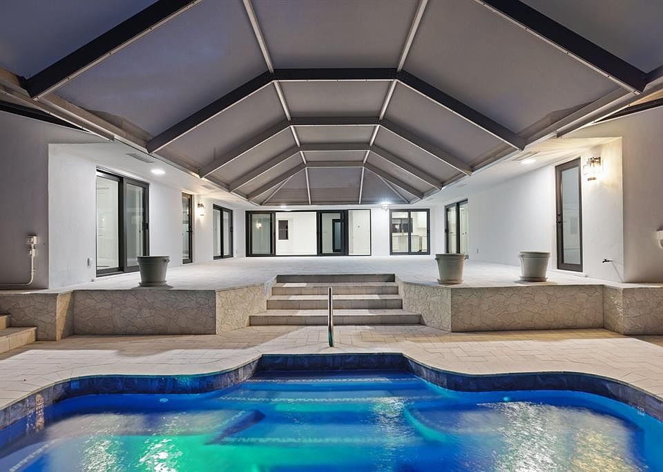 1st image of 550 SW 6th Ave