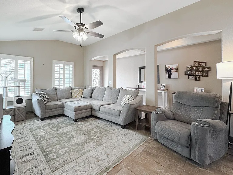 14816 Hunters Grove Ave — Photo 5