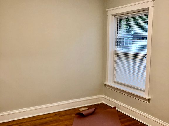 4th image of 2254 W Farragut Ave