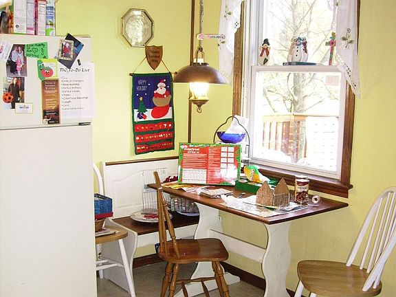 Eat-In Kitchen
