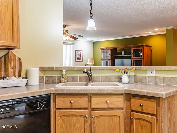 5th image of 465 Maplewood Drive NW