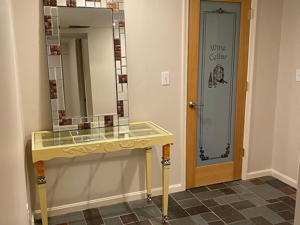 Wine cellar/pantry