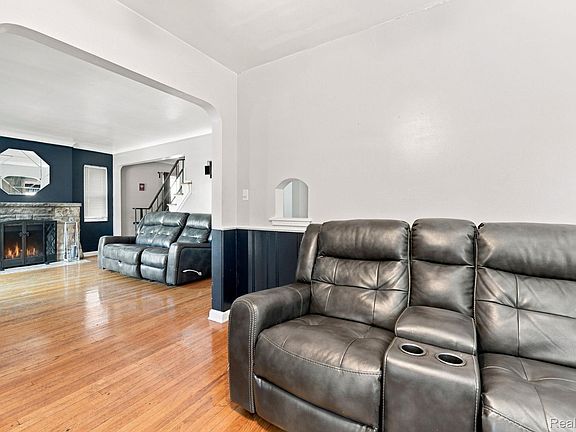 5th image of 475 Belanger St