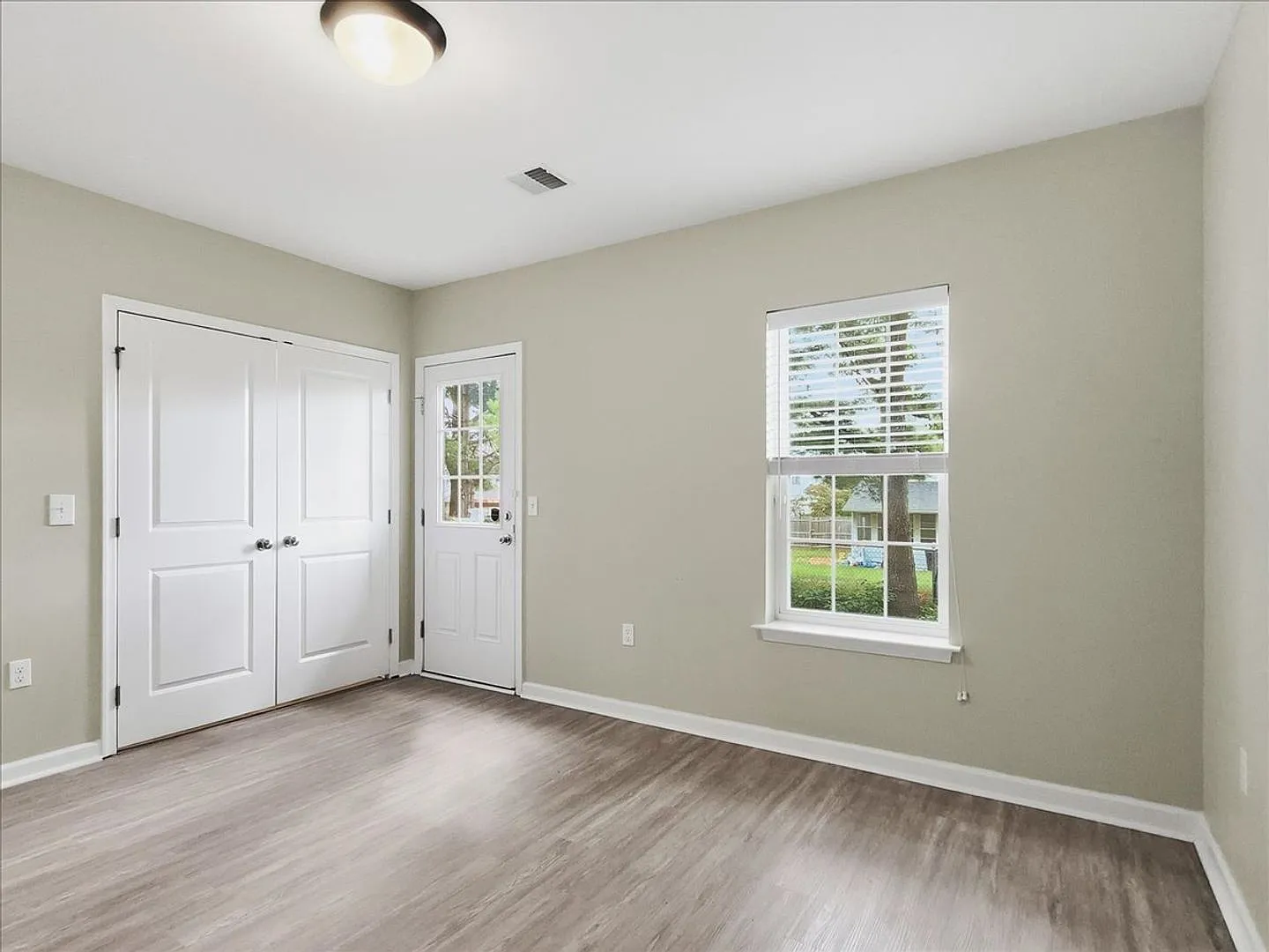 Beautiful 3-Bedroom Townhome for Rent in Charming Hellertown Borough! — Photo 4