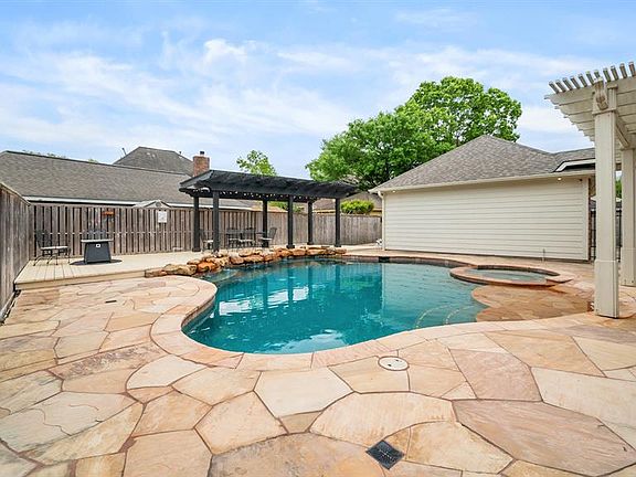 4th image of 1706 E Hedgecroft Drive