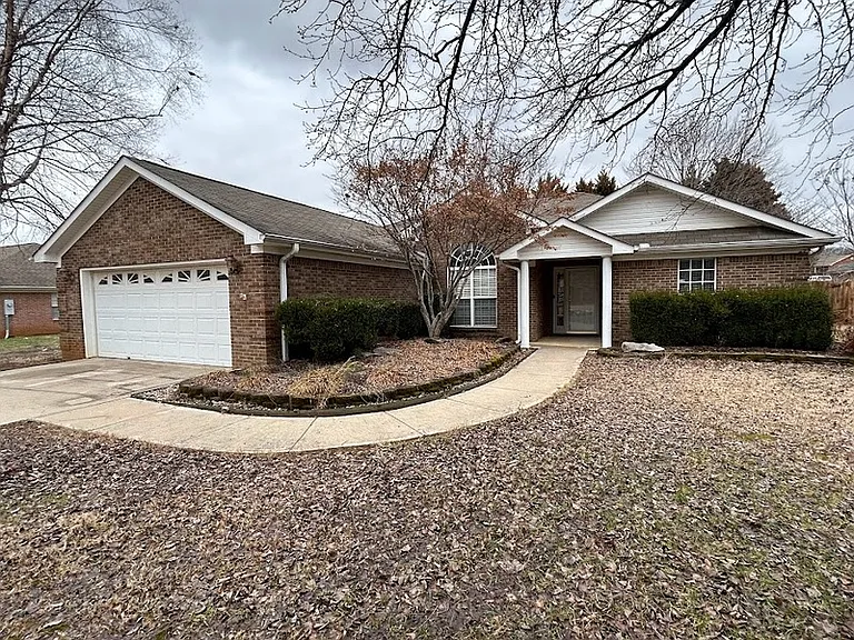 113 Centennial Dr — Photo 1