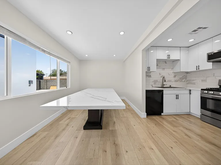 11840 Arminta St — Photo 18