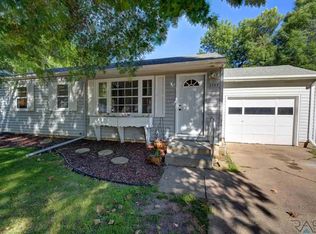 2504 S Lyndale Ave, Sioux Falls, SD 57105