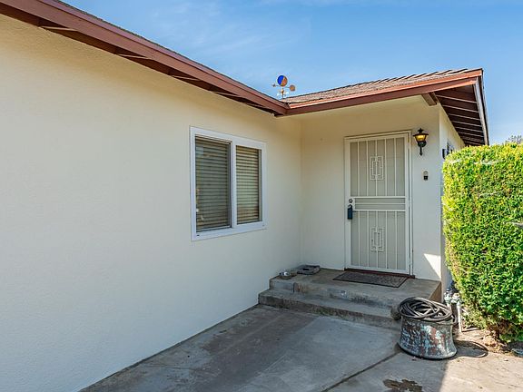 3rd image of 5582 E Swift Ave