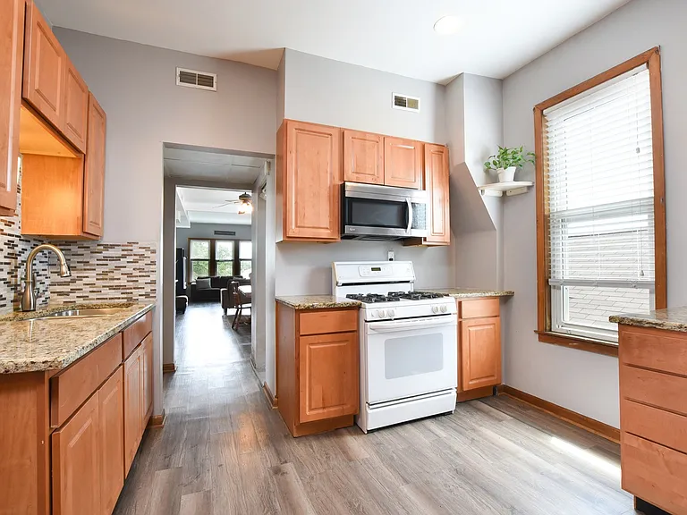 3336 S Parnell Ave #3 — Photo 2