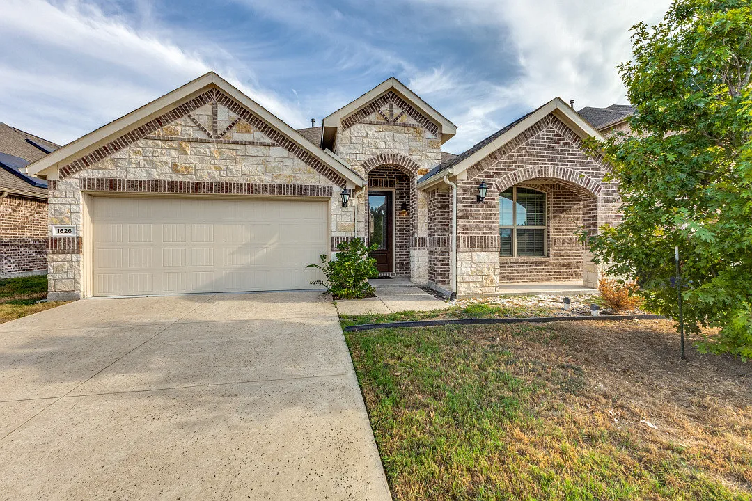 1626 Hope Ln — Photo 1
