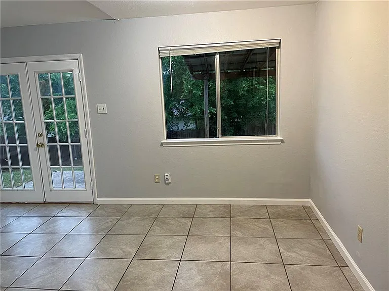 8303 Gallatin Dr — Photo 4