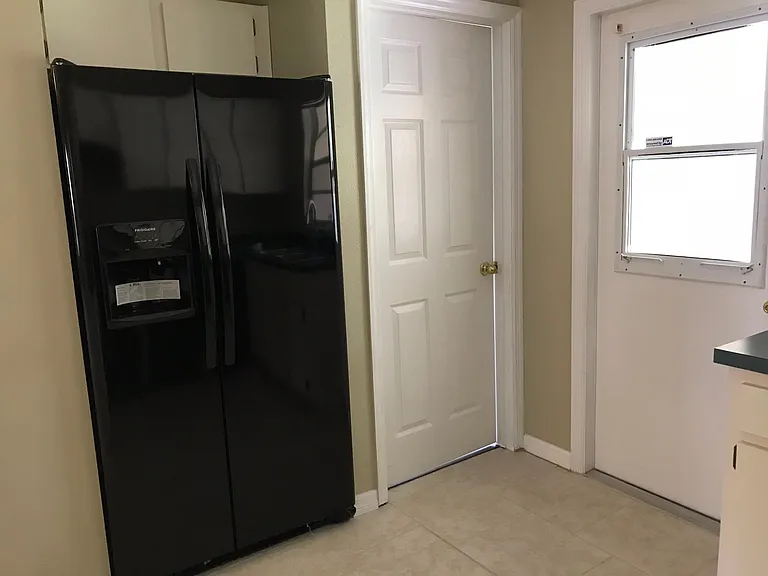 8522 Lazy River Dr — Photo 3