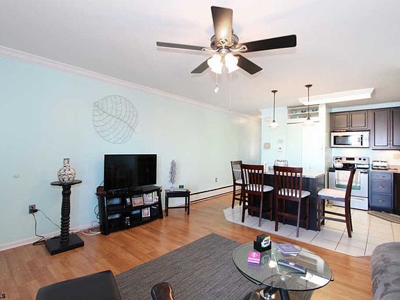 4th image of 12 6th St Unit 16