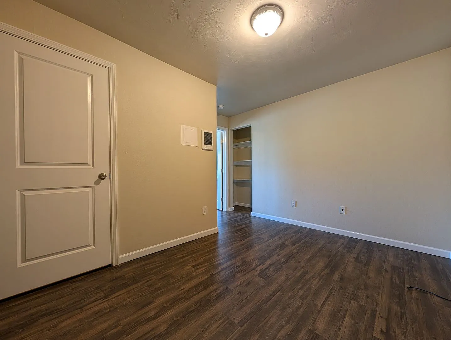 Nice 1 bed/1 bath includes Water/Sewer/Trash! — Photo 2