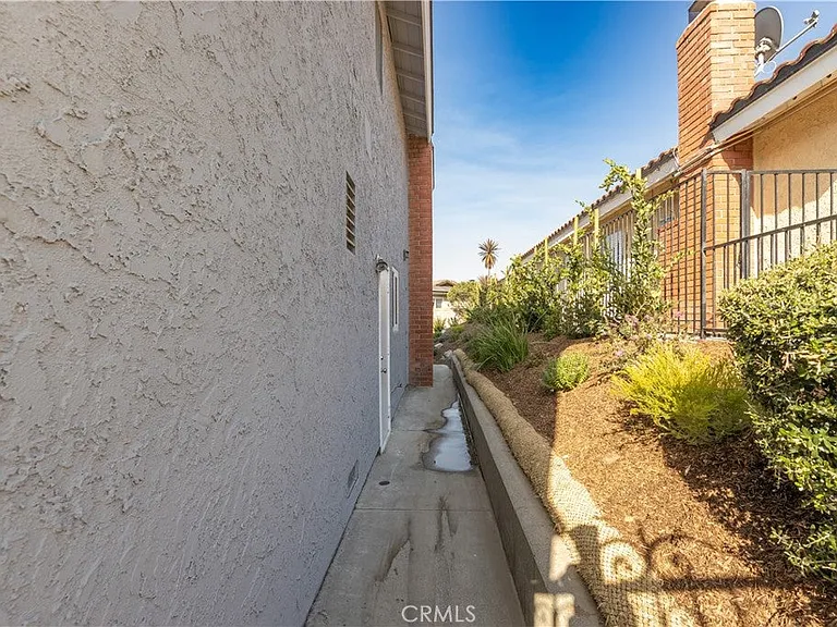 980 S Loyola Dr — Photo 45