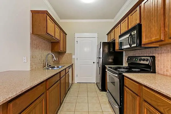 508 Elmwood Pl #B — Photo 4