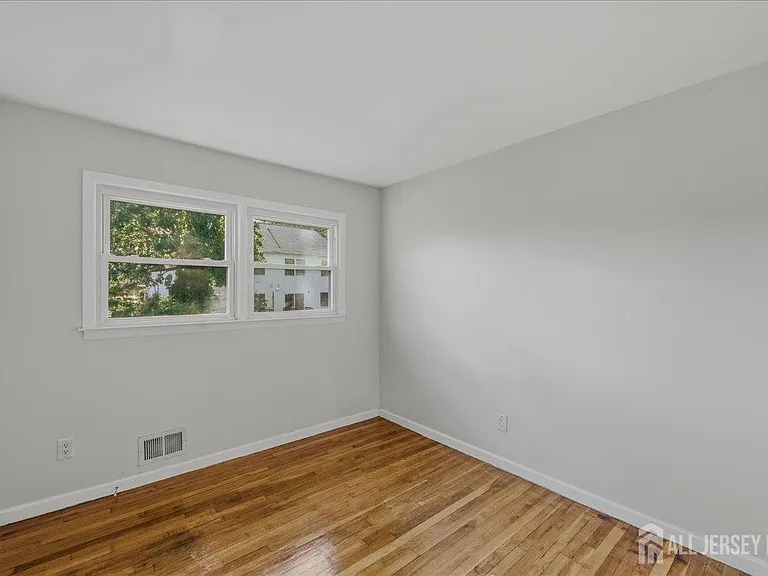 126 Orange St — Photo 12