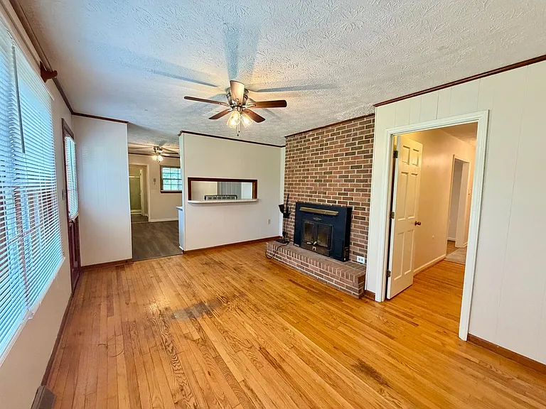 1168 Boyd St — Photo 4