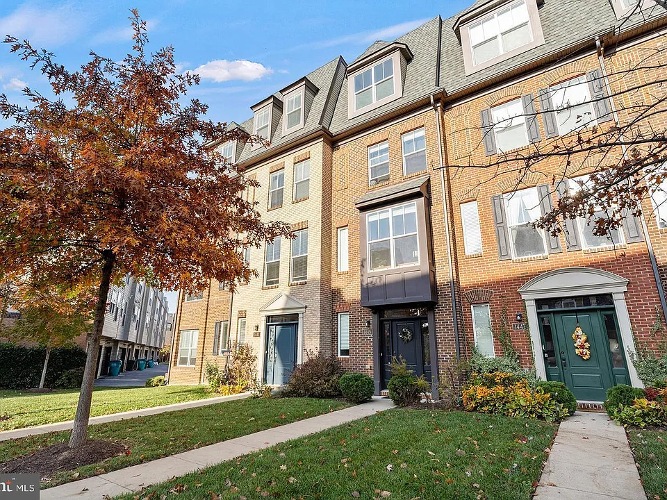 1445 Trafalgar Ln