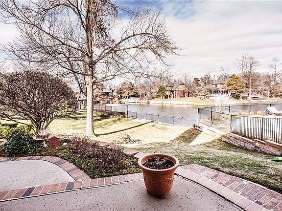 3rd image of 9841 Stonebridge Dr