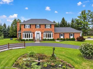 1405 McKail Rd, Leonard, MI 48367